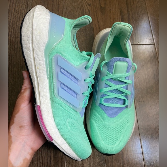 Adidas ultraboost running shoes women’s size 7 - Picture 1 of 10